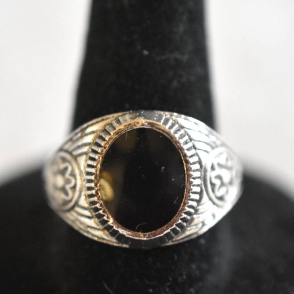 NWOT Black Smooth Stone Floral Etched Silver Tone Band Size 8,9,10,11,12 Rings